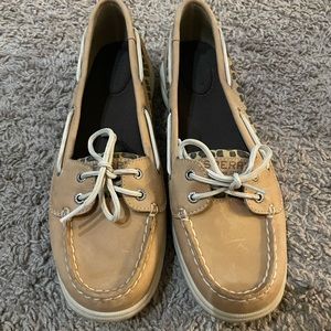 Woman’s sperry top sider size 10